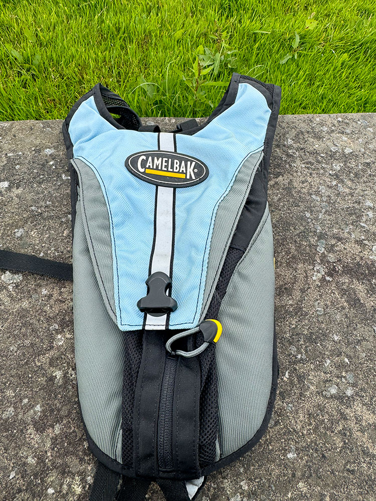 Teardrop-shaped hydration pack