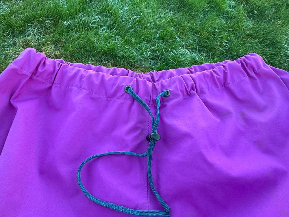 Drawcord on the waist of waterproof trousers