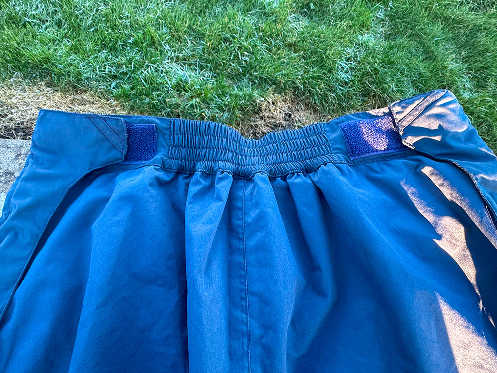 Velcro fastening on the waist of waterproof trousers