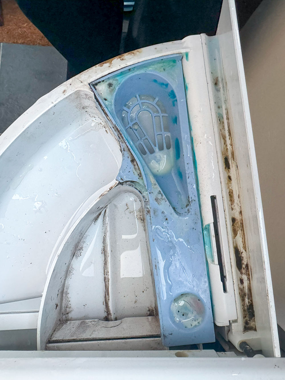 Washing machine drawer before cleaning out all previous remaining detergent and conditioner