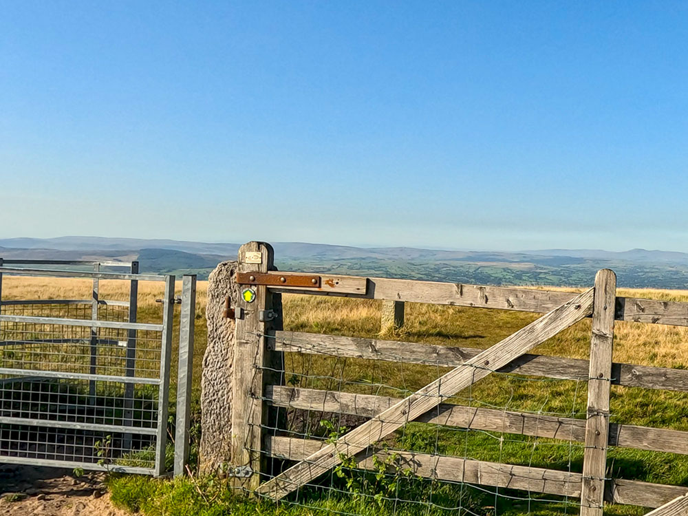 On meeting the wall, pass through the metal stile